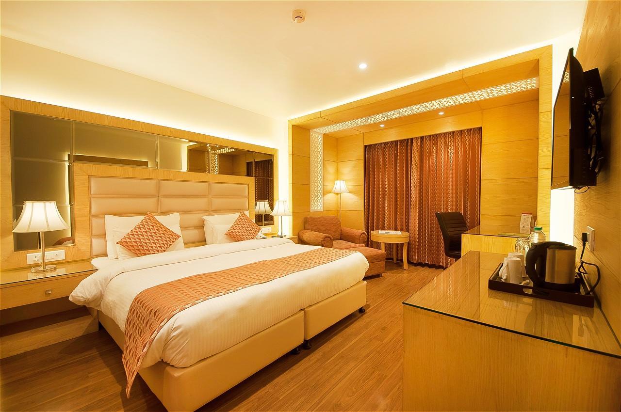 Hotel The Palm Court Ludhiana Exterior foto
