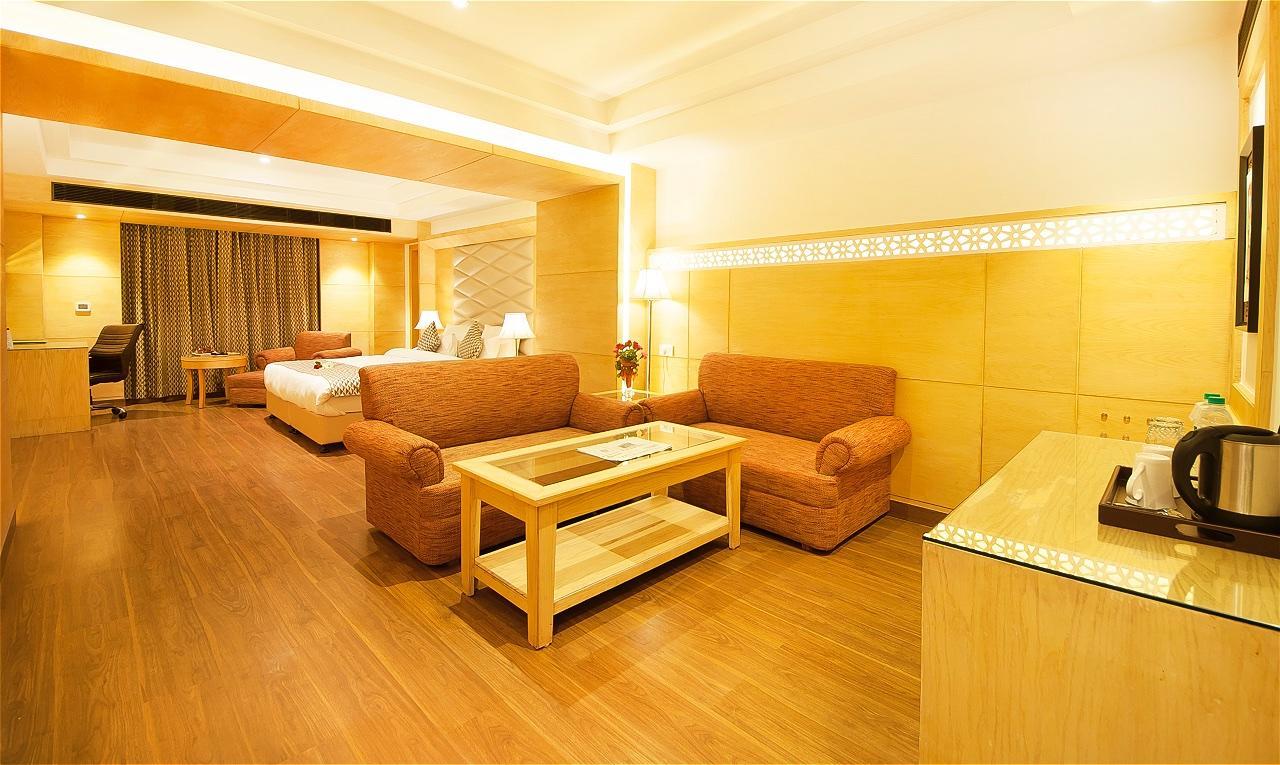Hotel The Palm Court Ludhiana Exterior foto